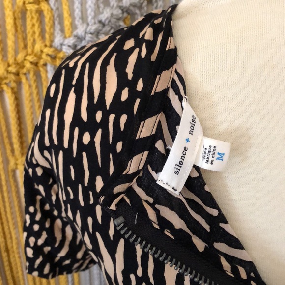 Silence + Noise Tunic - Picture 3 of 4